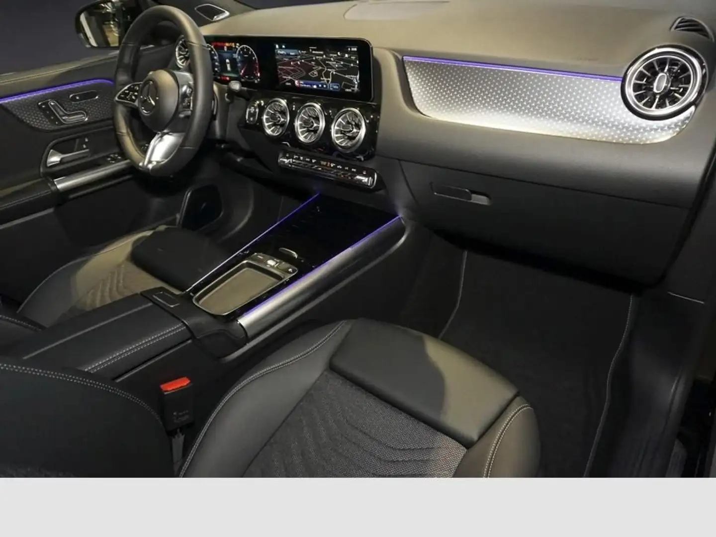 Mercedes-Benz GLA 180 Luxury Line Zwart - 1