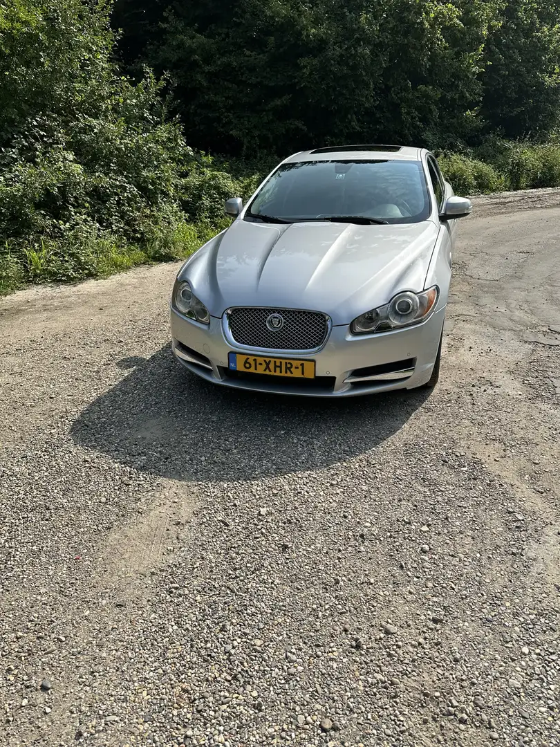 Jaguar XF 4.2 V8 SV8 S/C Šedá - 1