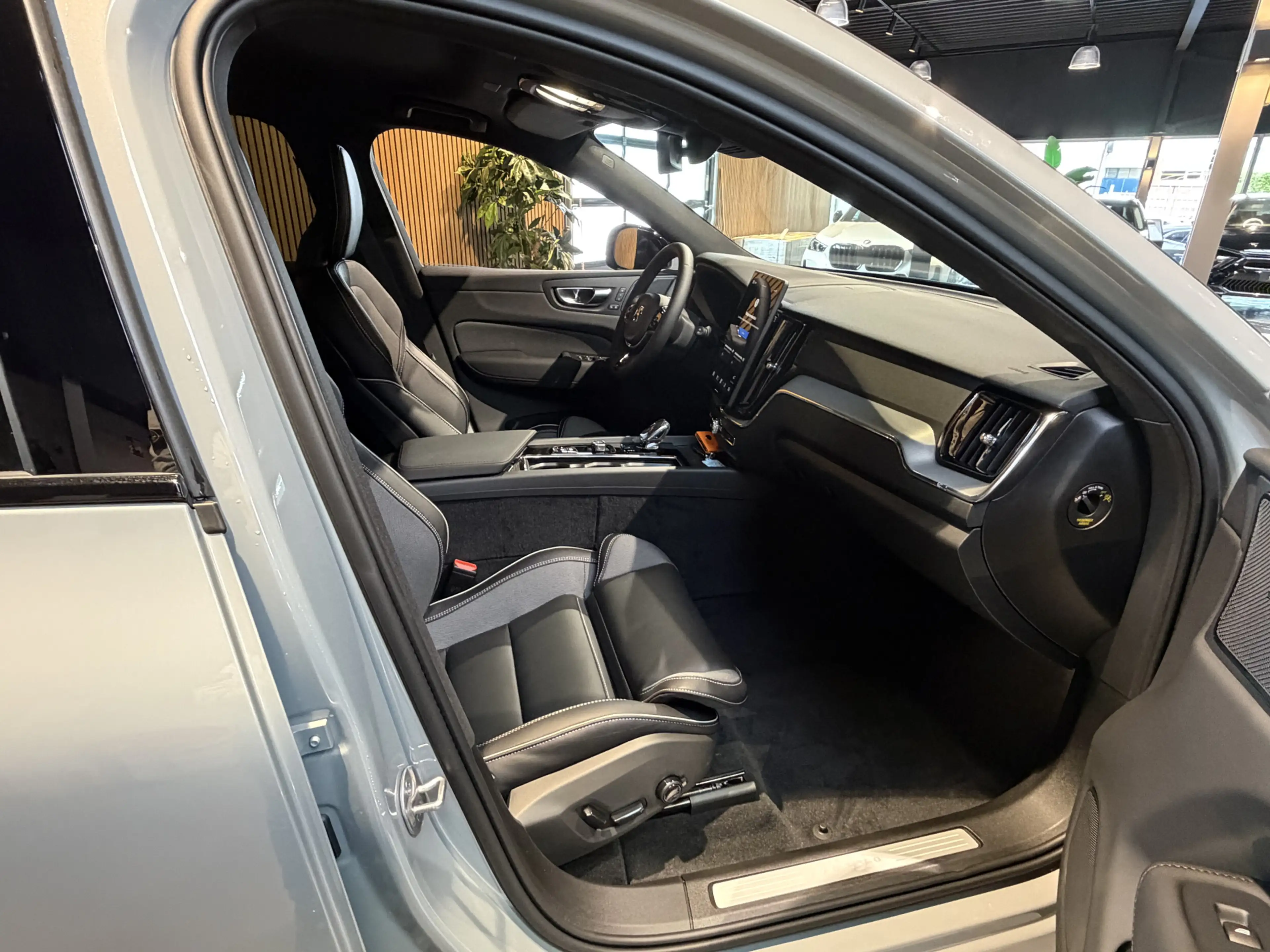 Volvo XC60 2.0 T8 Plug-in hybrid AWD stoelverwarming | stoel — photo 26