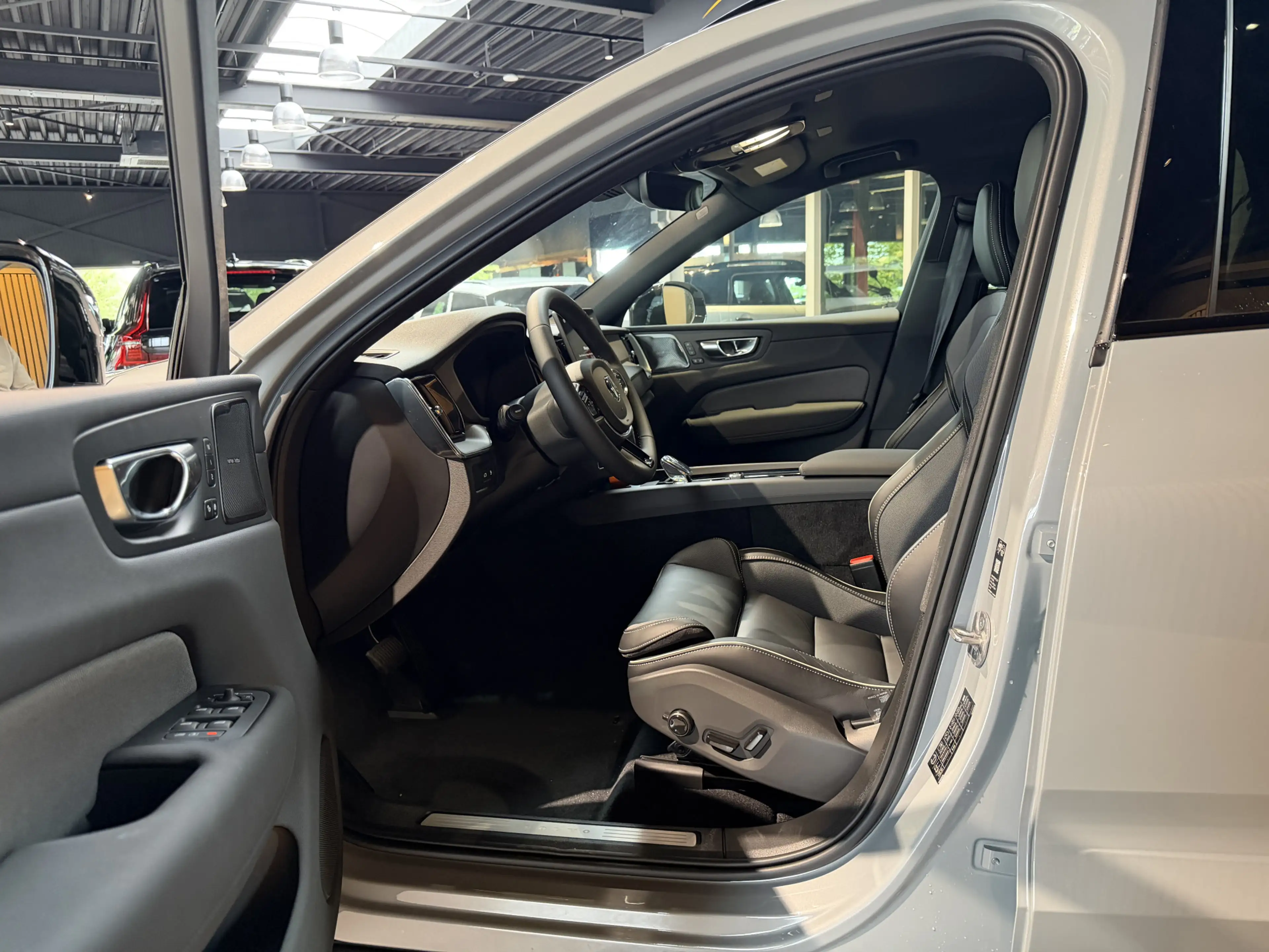 Volvo XC60 2.0 T8 Plug-in hybrid AWD stoelverwarming | stoel — photo 9