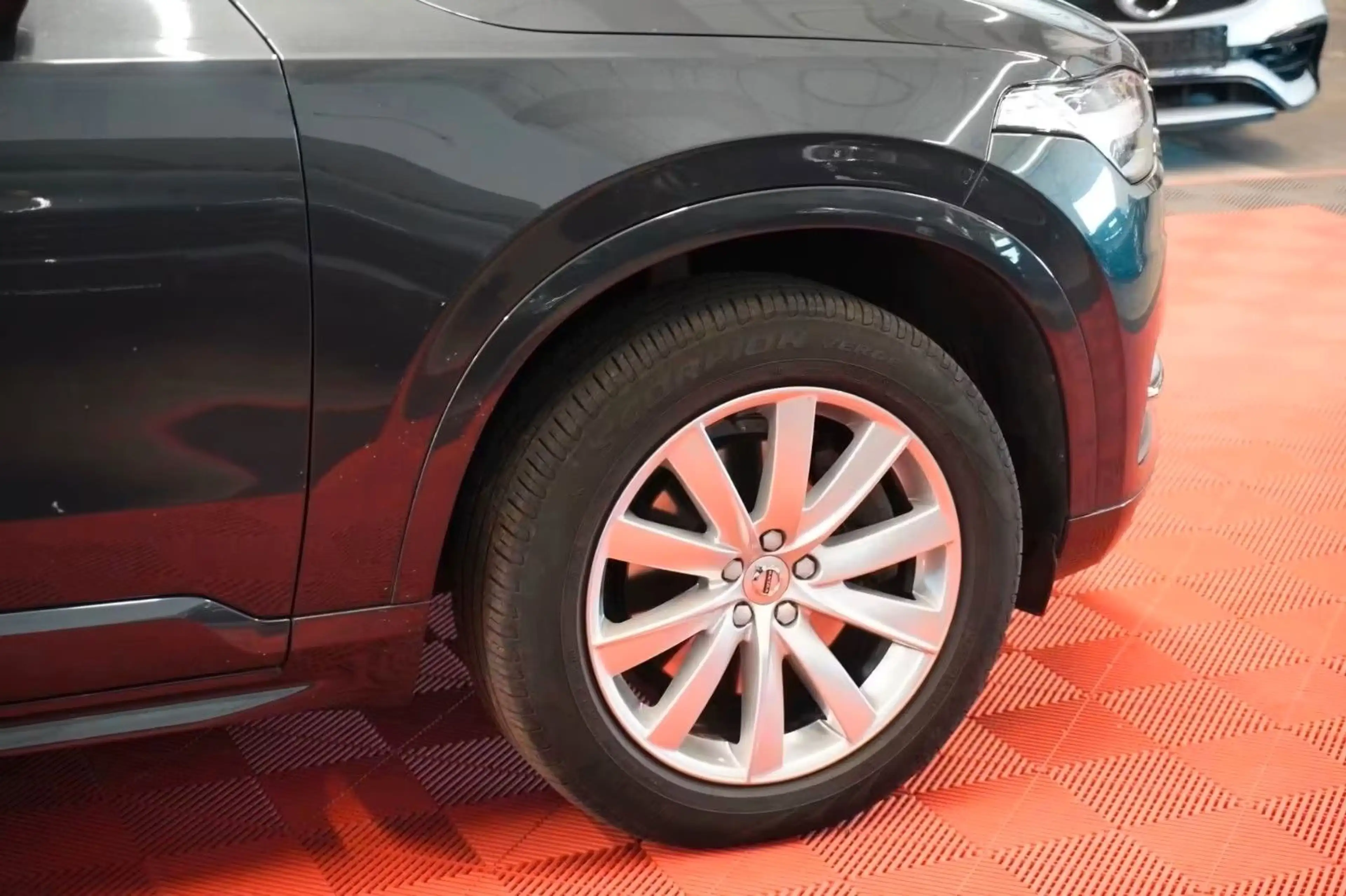 Volvo XC90 D5 Momentum AWD 7Sitzer*Unfallfrei* — photo 11