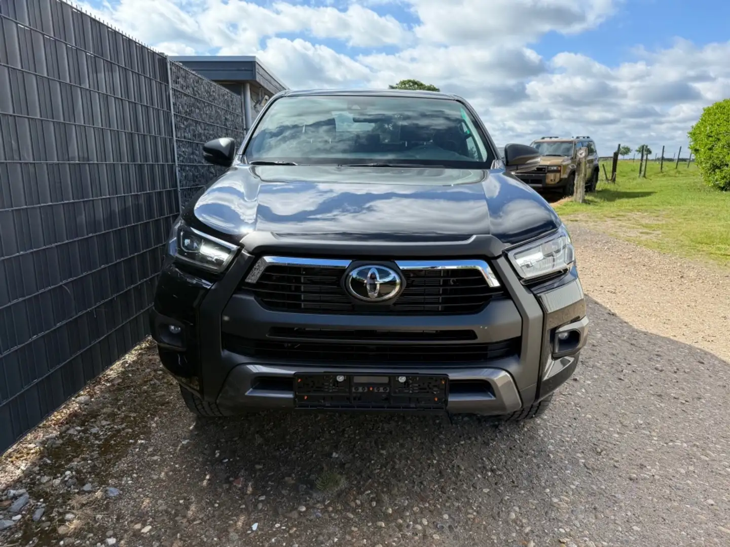 Toyota Hilux 2.8 D4D 48V AT Invincible Lager Schwarz - 2