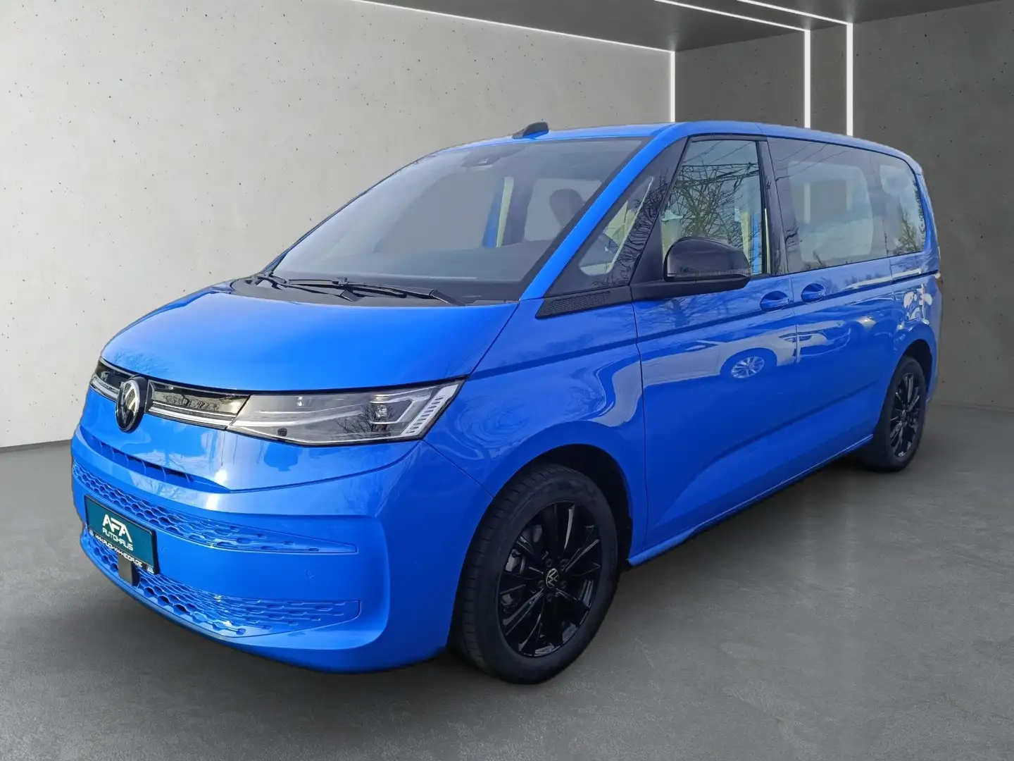 Volkswagen T7 Multivan 2,0 TDI LIFE DSG AHK*StdHz*Pano*Navi Blau - 2