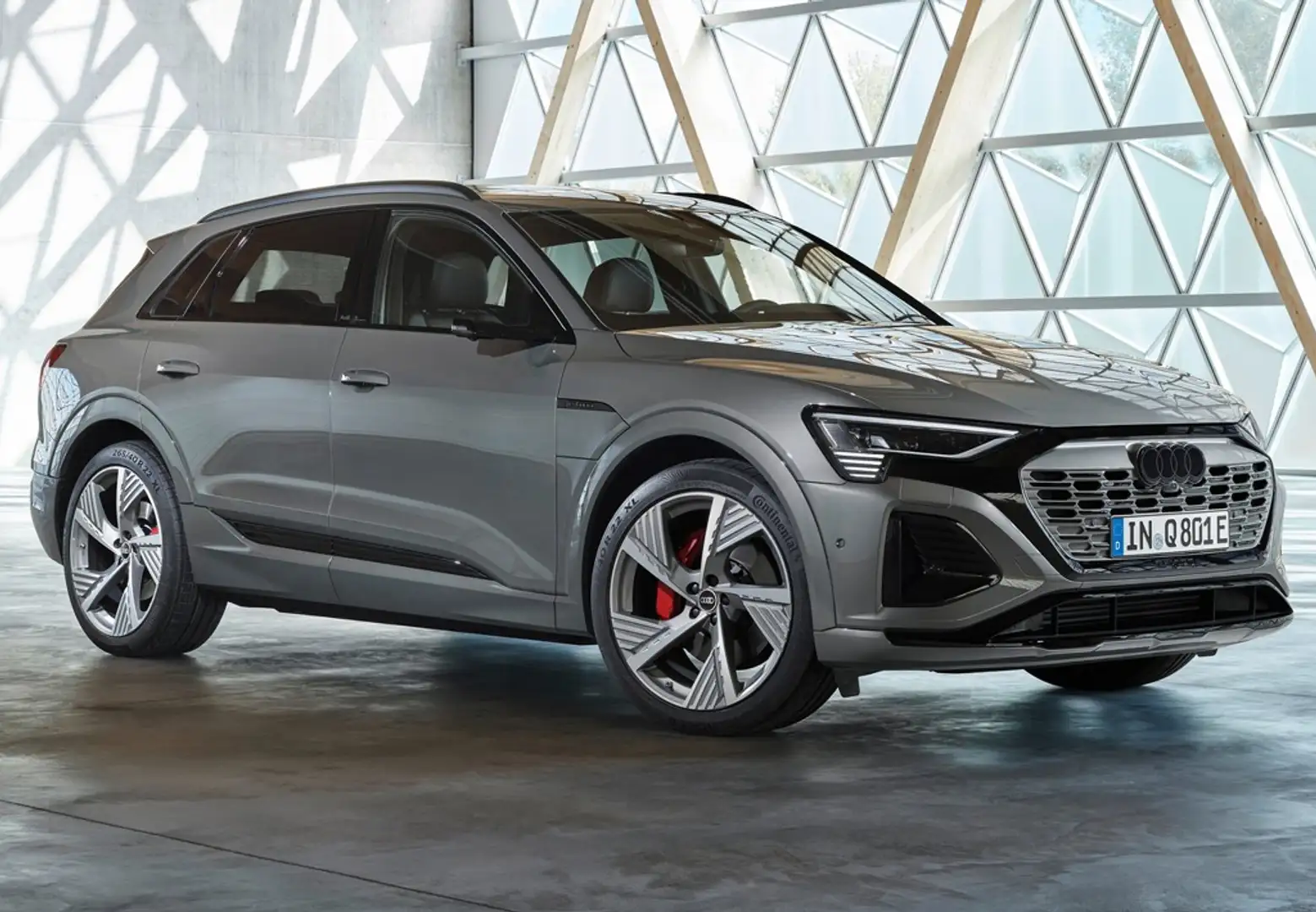 Audi Q8 e-tron 55 quattro S line Gris - 1