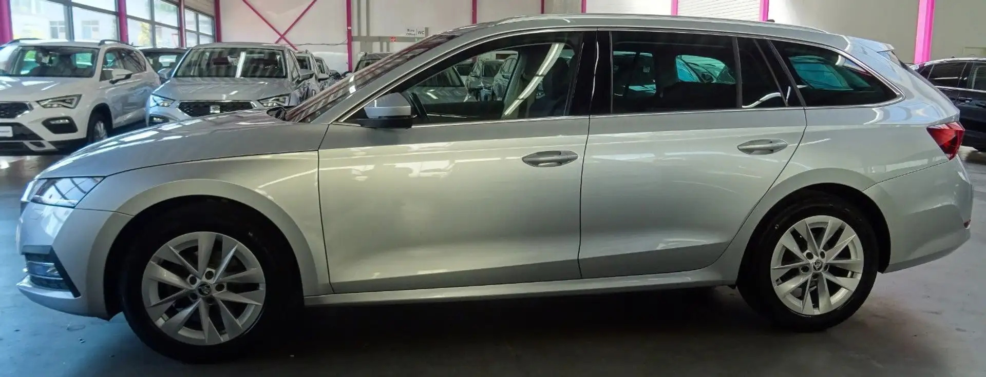 Skoda Octavia OCTAVIA 2.0 TDI STYLE*AHK*STHZ**ACC*HUD*KEY* Silber - 2