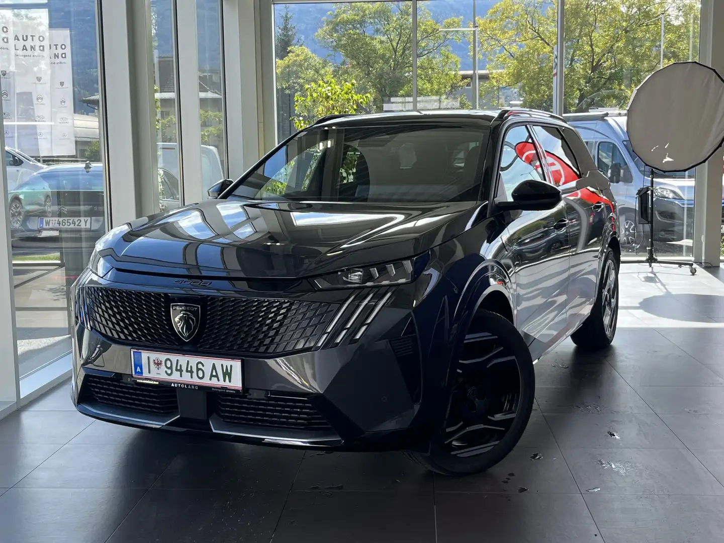 Peugeot 5008 Elektromotor 210 GT Grau - 1