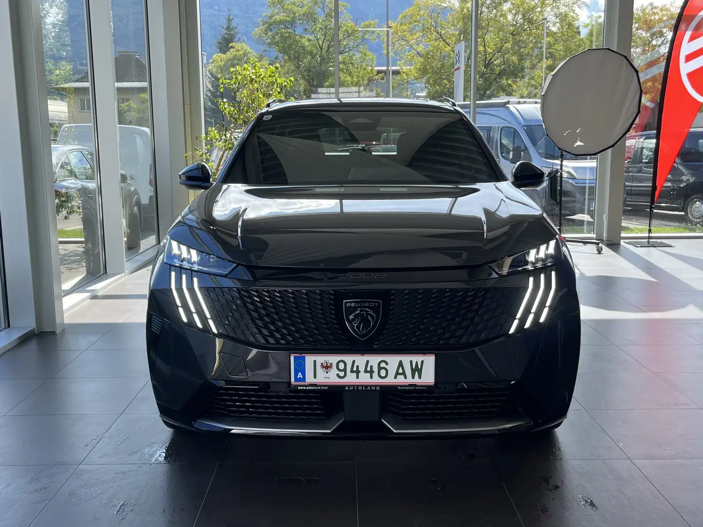 Peugeot 5008 Elektromotor 210 GT Grau - 2