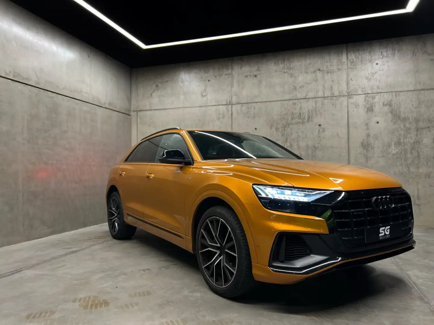 Audi Q8 50 TDI quattro tiptronic Oranje - 1