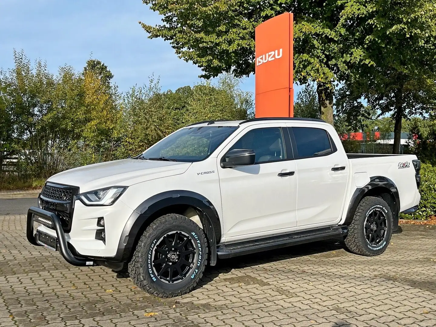 Isuzu D-Max Double Cab V-Cross AT + DOLOMIT-EDITION + Weiß - 1