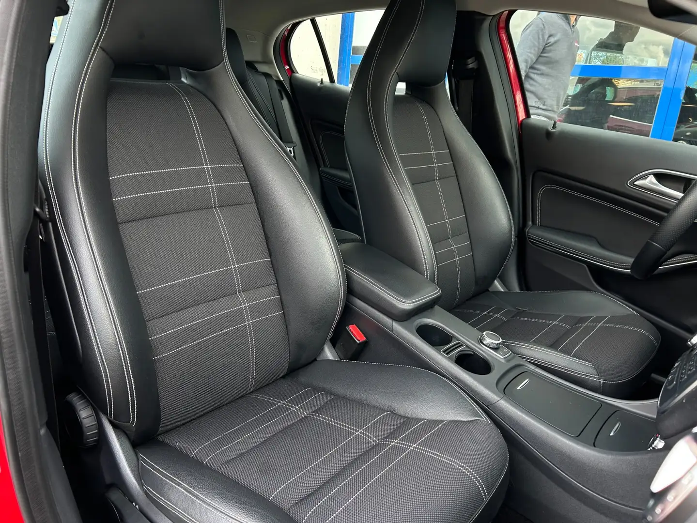 Mercedes-Benz GLA 220 220CDI Style 7G-DCT Rojo - 2