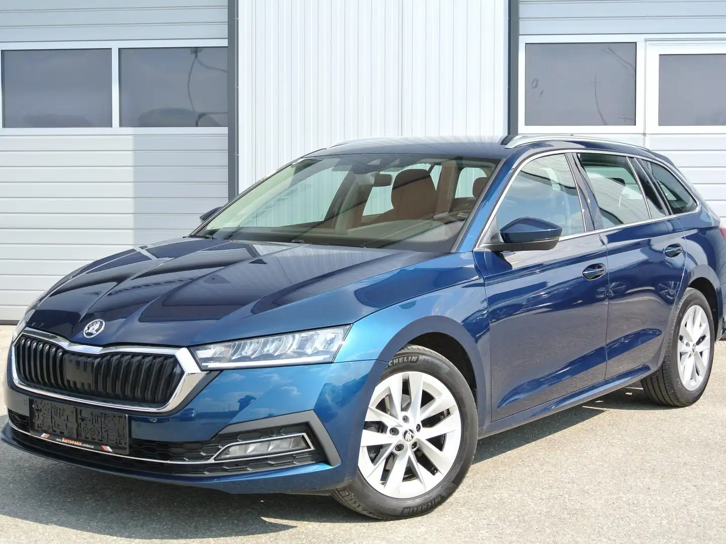 Skoda Octavia Kombi 2,0 TDI PREMIUM * virt. Cockpit * LED * Blau - 1