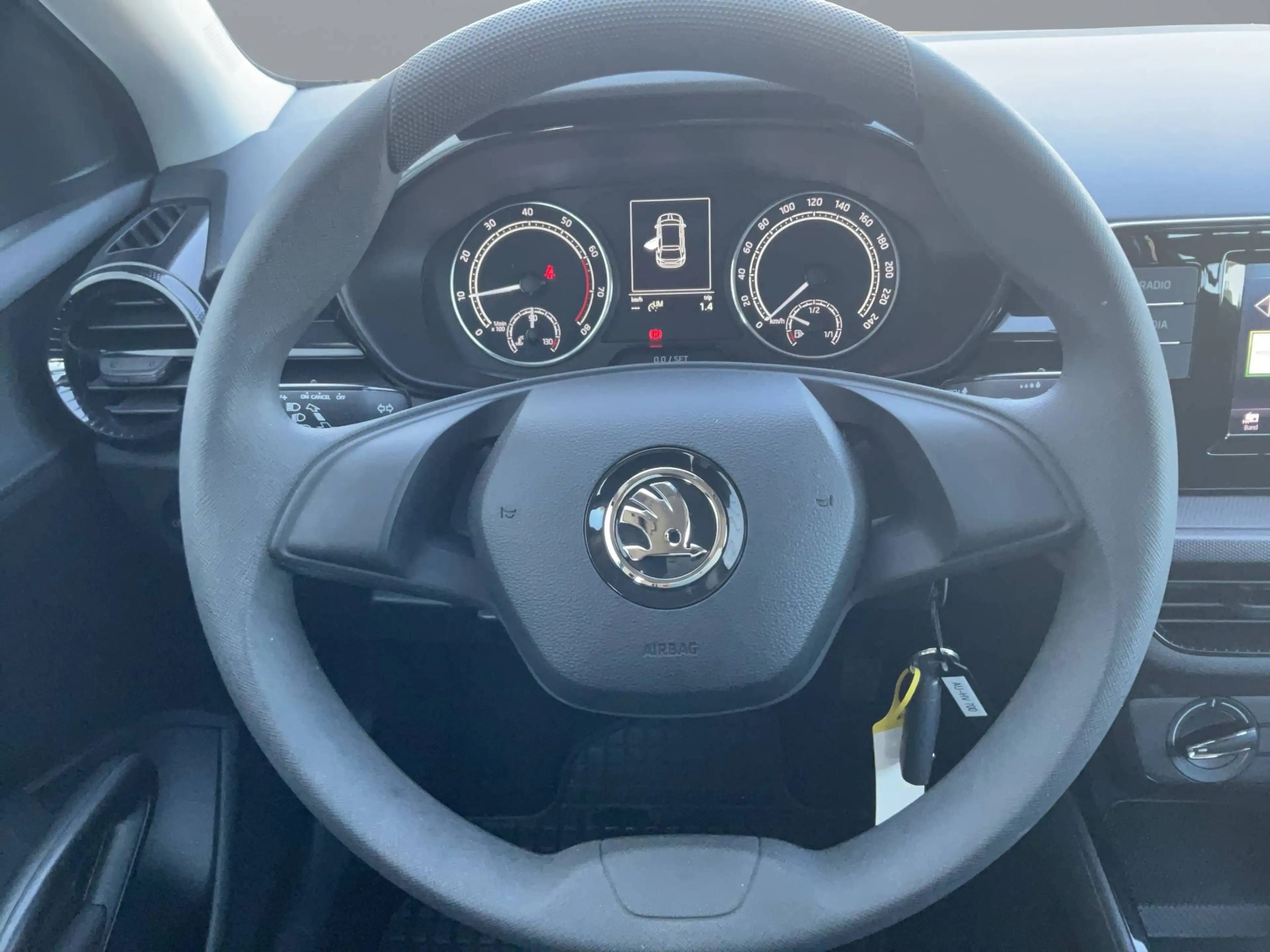 Skoda Fabia Fabia Active 1,0 5-Gang mech. Sitzheizung PDC DAB — photo 12