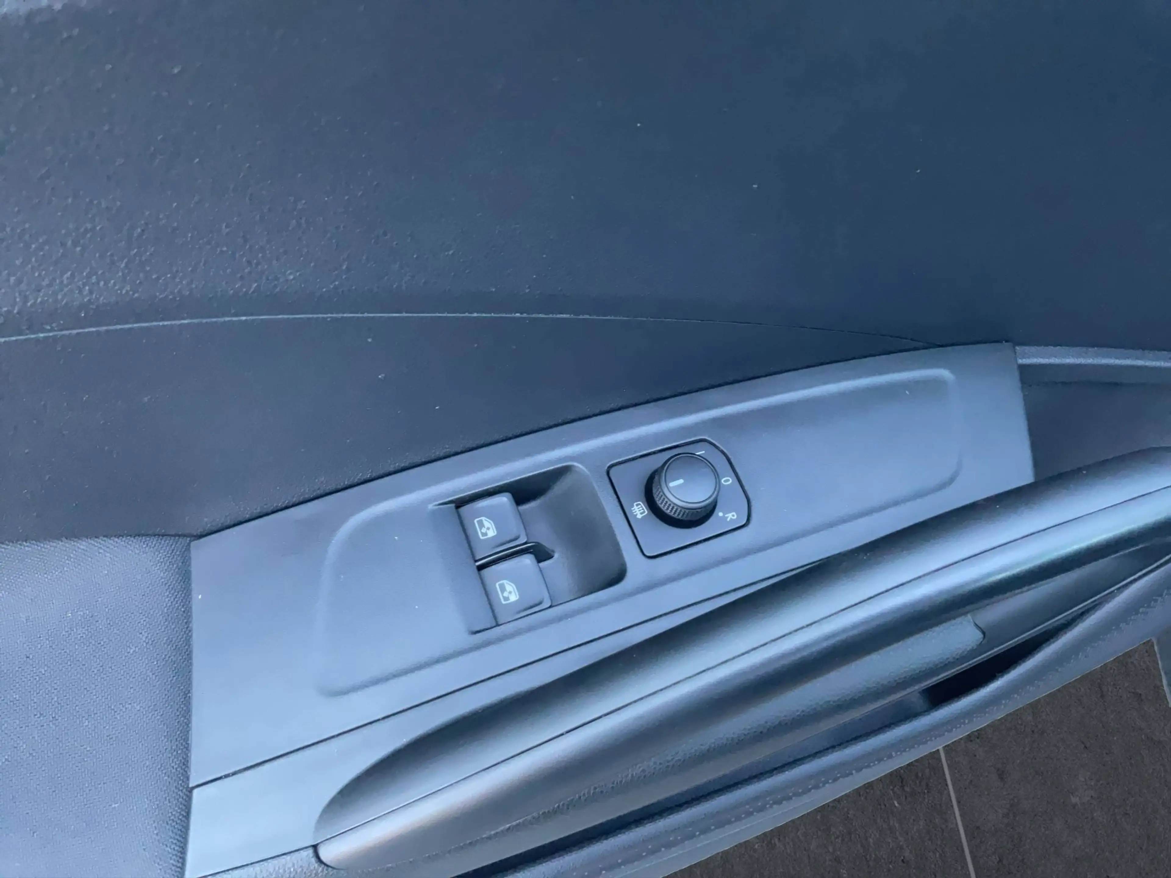 Skoda Fabia Fabia Active 1,0 5-Gang mech. Sitzheizung PDC DAB — photo 11