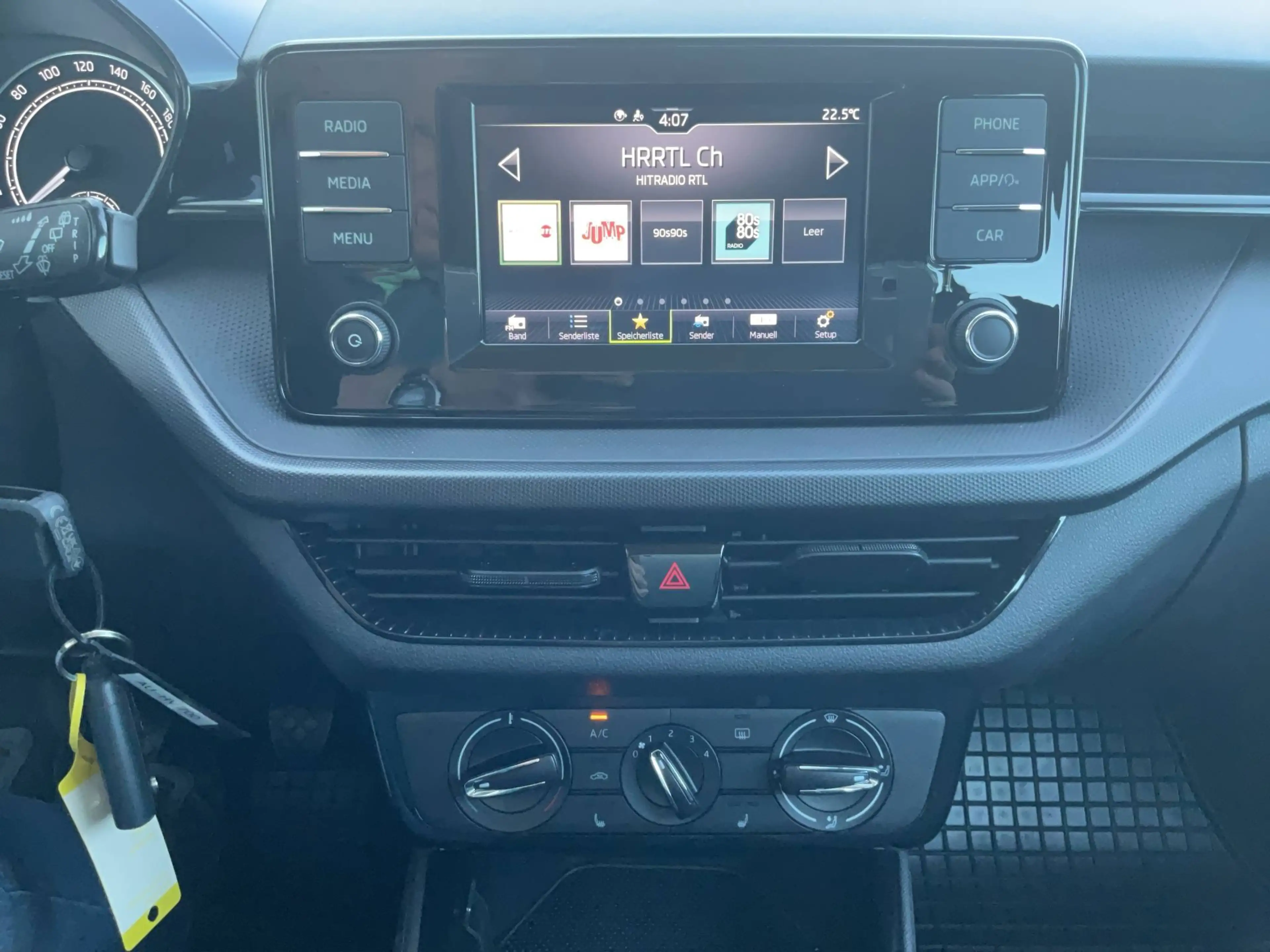Skoda Fabia Fabia Active 1,0 5-Gang mech. Sitzheizung PDC DAB — photo 15