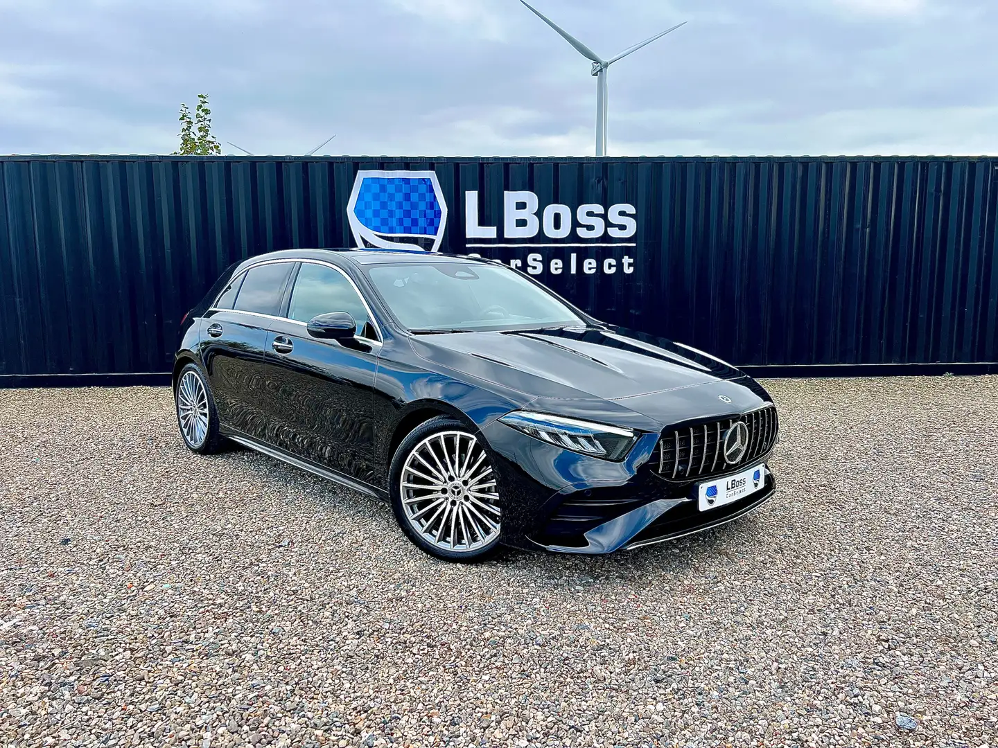 Mercedes-Benz A 180 7G-DCT AMG Line Advanced Plus Zwart - 1