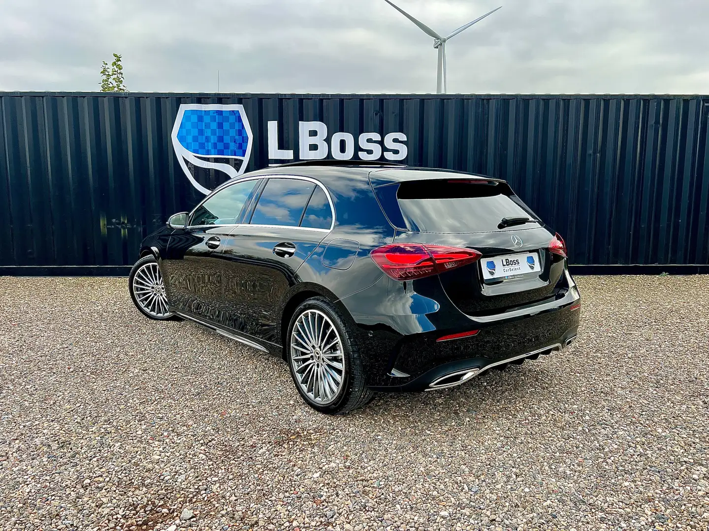 Mercedes-Benz A 180 7G-DCT AMG Line Advanced Plus Zwart - 2