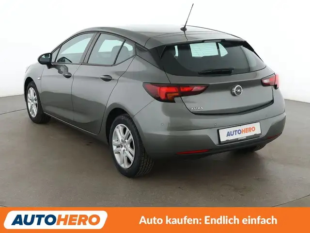Opel Astra view 4