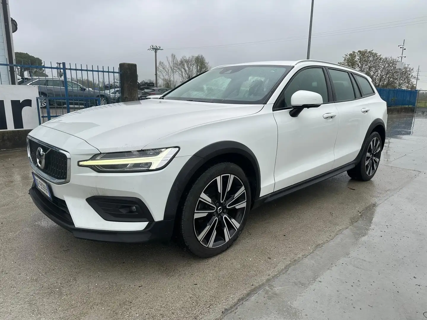 Volvo V60 Cross Country V60 Cross 2.0 b4 Business Pro awd auto - GE939CH Alb - 2