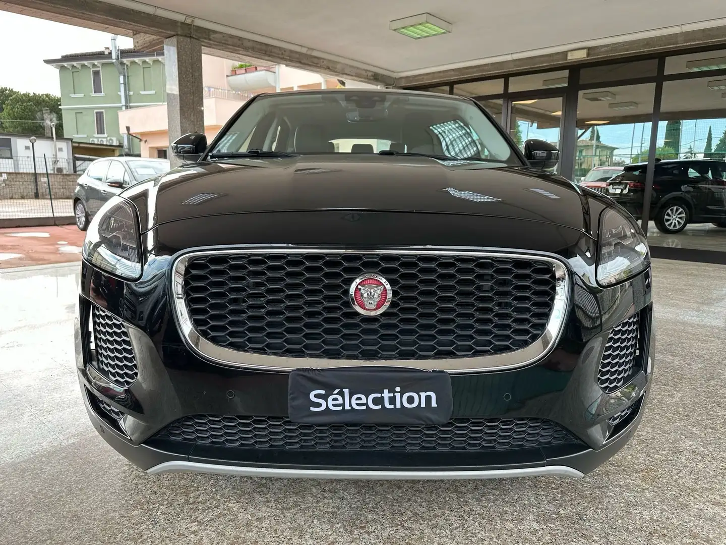 Jaguar E-Pace 2.0D 150CV AWD aut. S Zwart - 2