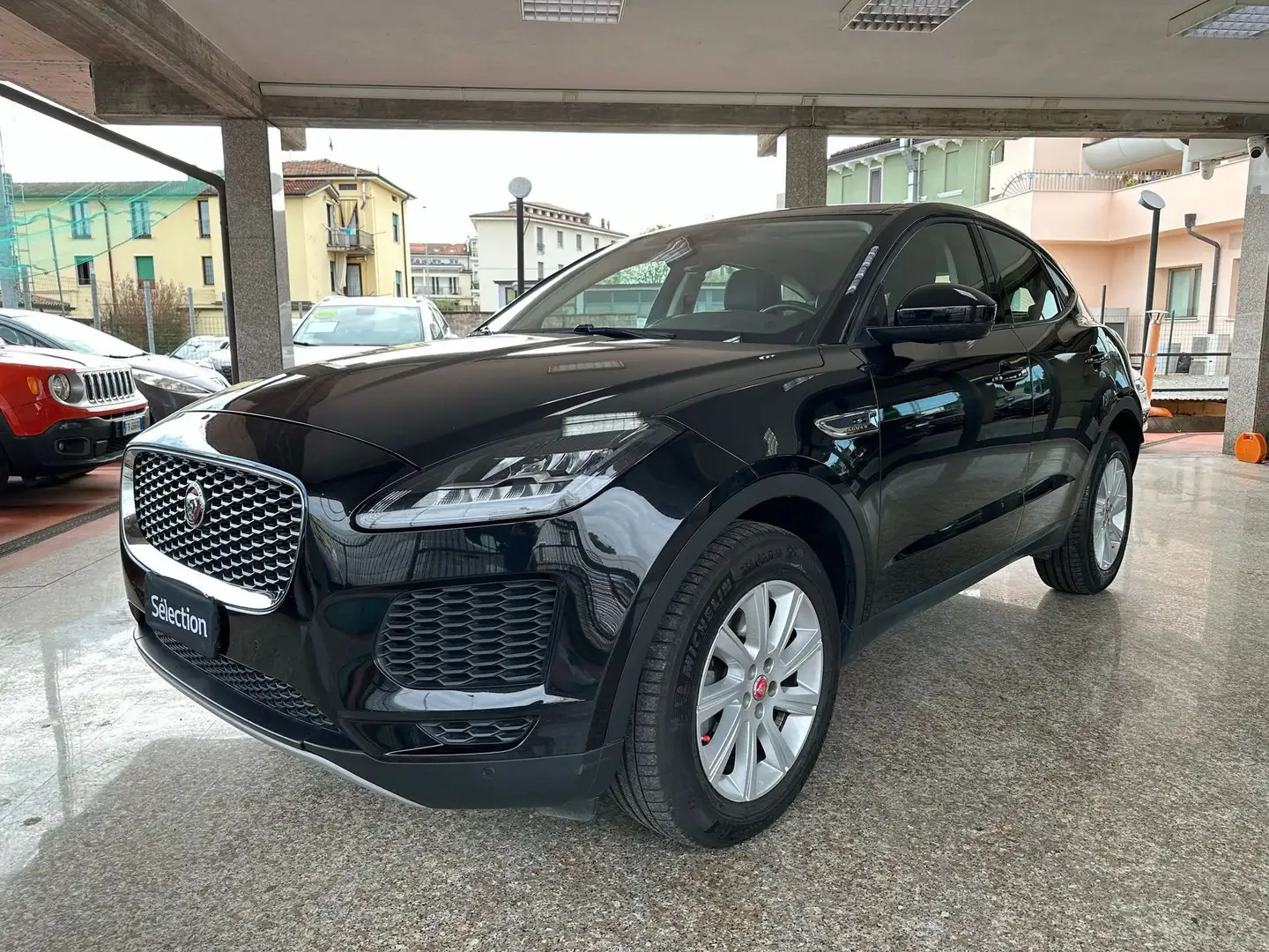 Jaguar E-Pace 2.0D 150CV AWD aut. S Zwart - 1
