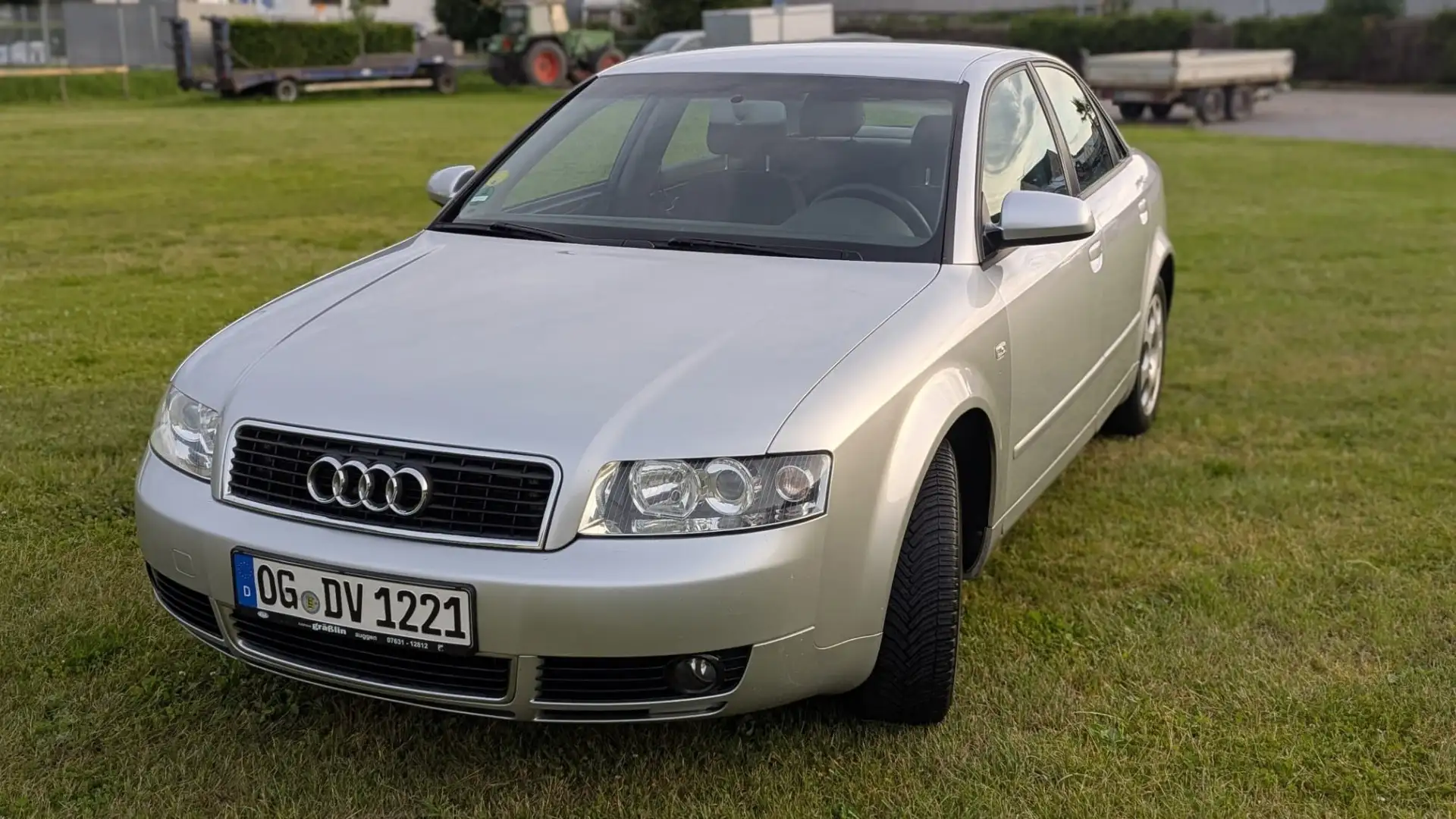 Audi A4 2.0 Grau - 2