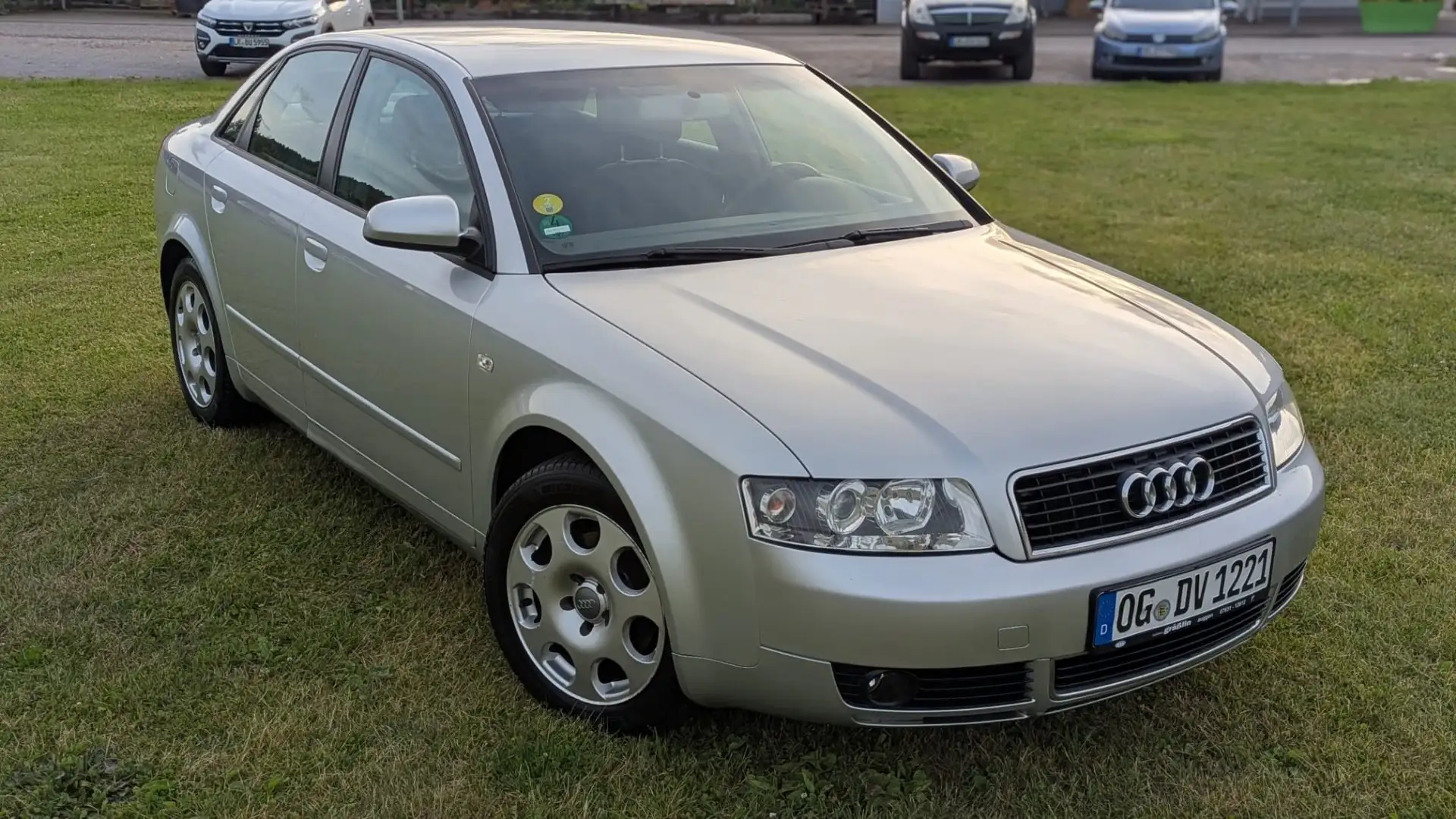 Audi A4 2.0 Grau - 1