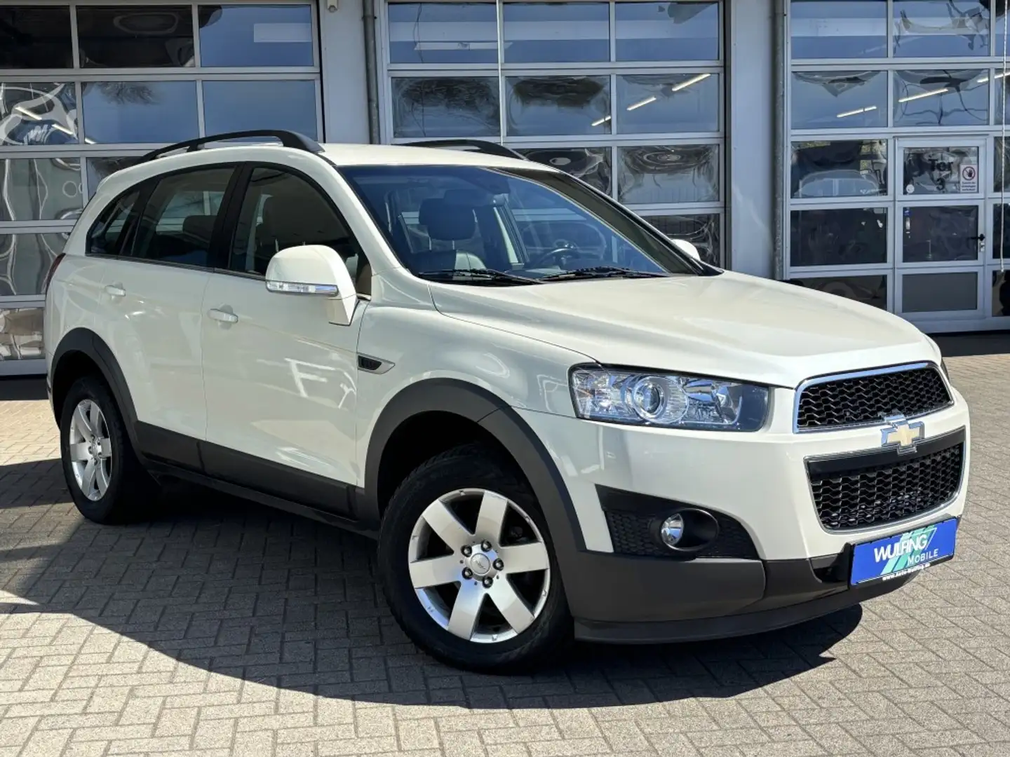Chevrolet Captiva 2.4 LT 2WD T-LEDER 7-Sitzer 2. Hd. Alb - 2