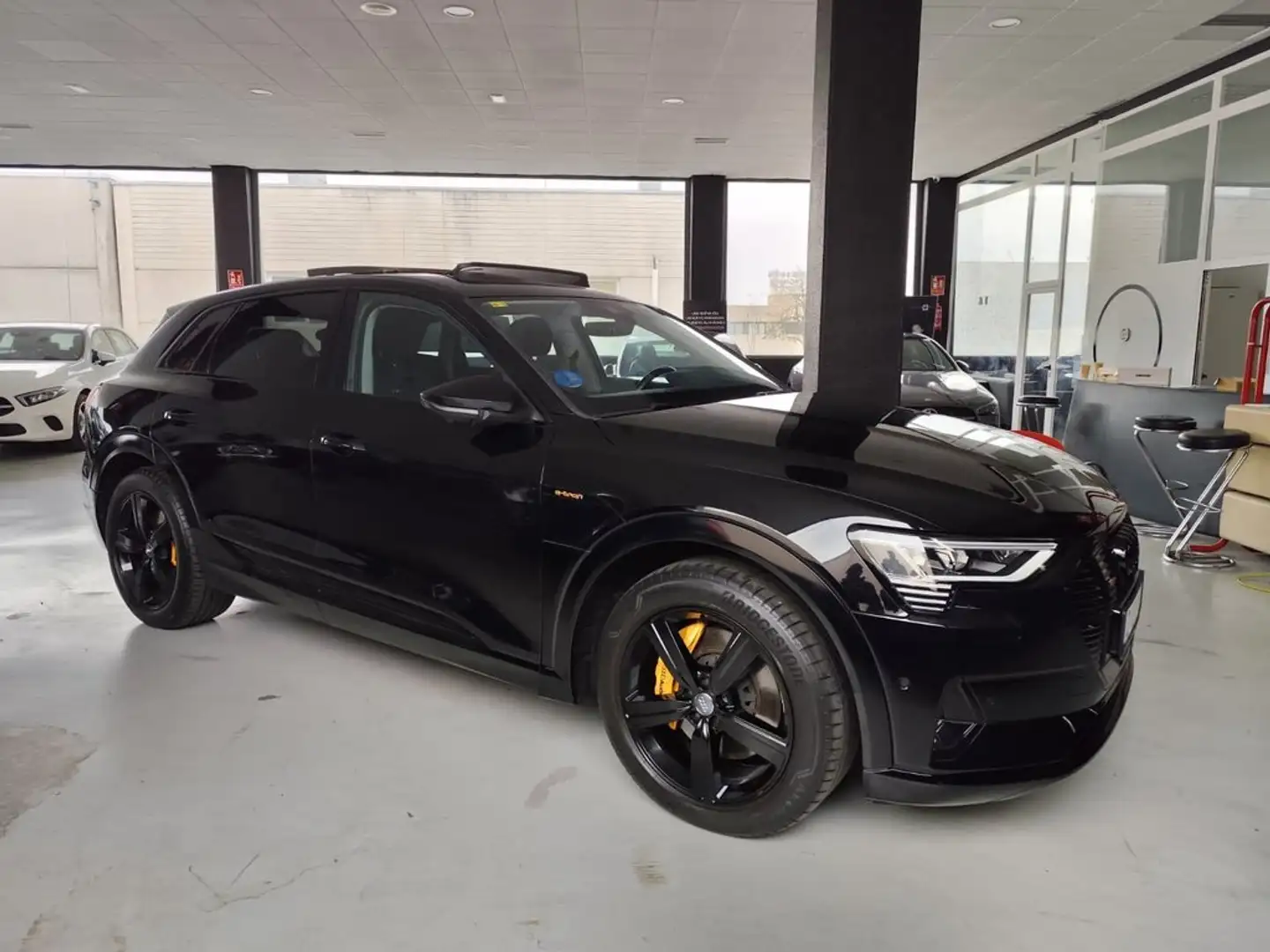 Audi Q8 e-tron S line 55 quattro Schwarz - 1