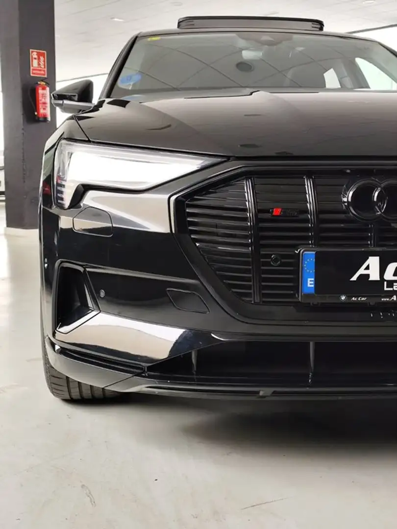 Audi Q8 e-tron S line 55 quattro Schwarz - 2