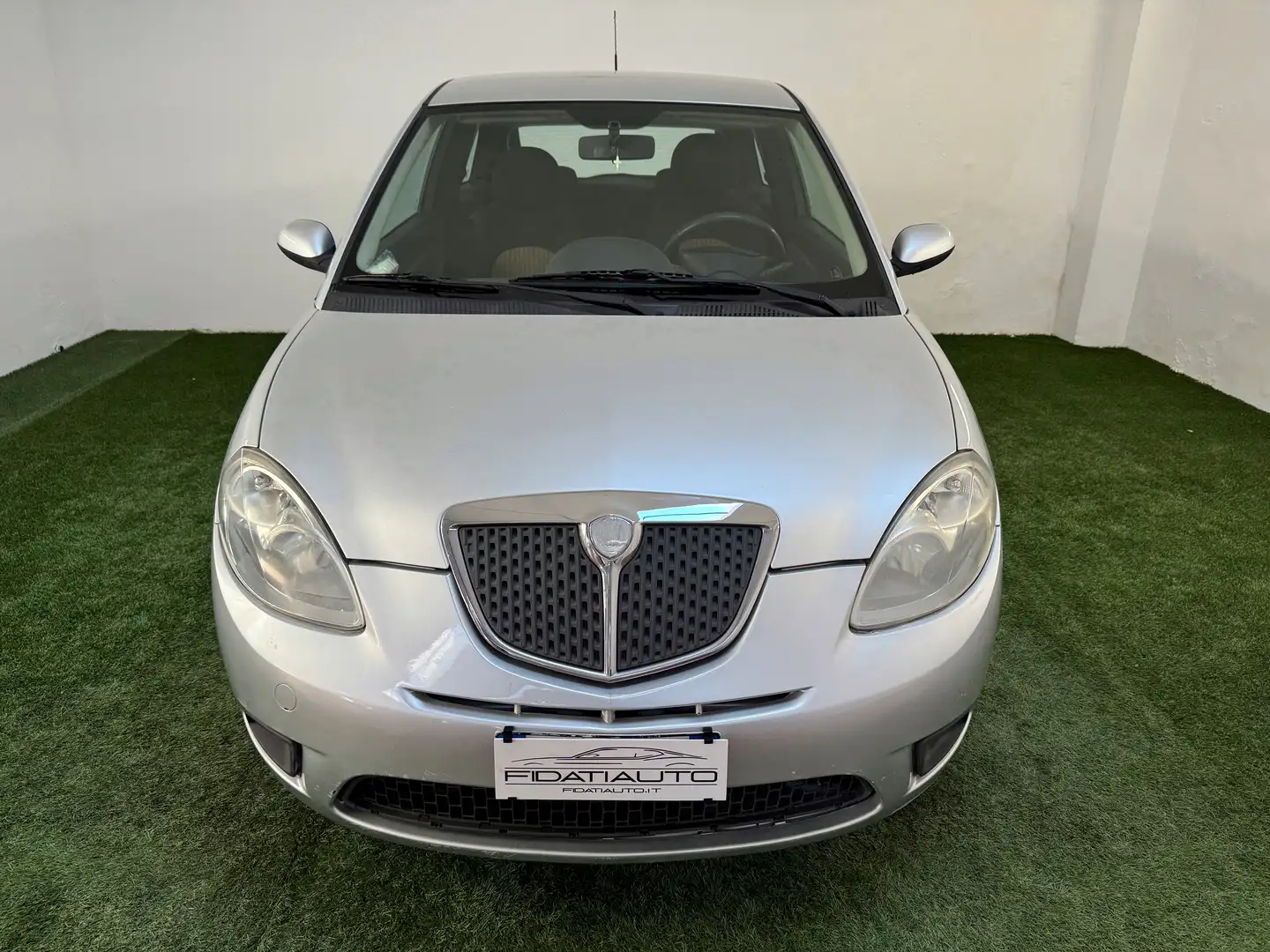Lancia Ypsilon Ypsilon 1.2 8v Argento OK NEOPATENTATI 1PROPR. Plateado - 2