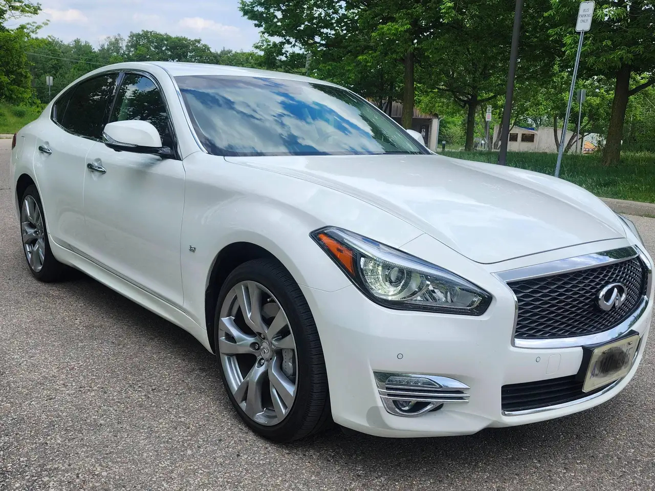 Infiniti Q70 снимка Infiniti Q70