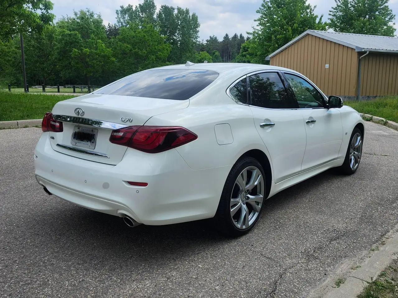 Infiniti Q70 снимка Infiniti Q70