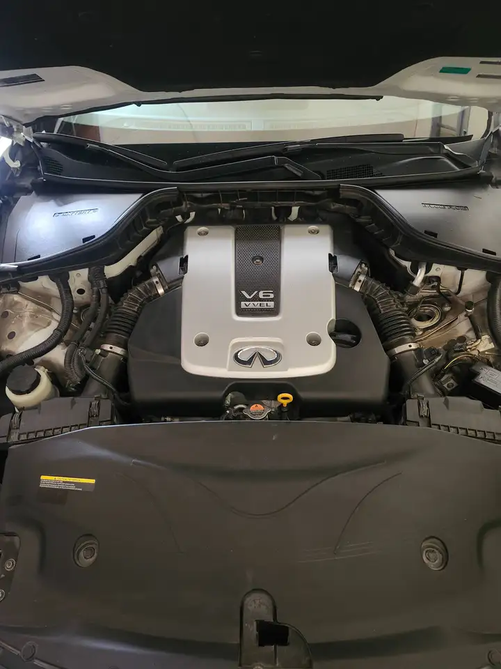 Infiniti Q70 снимка Infiniti Q70