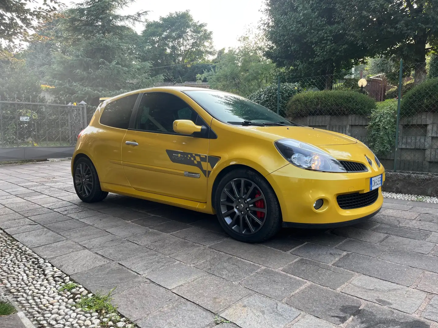 Renault Clio 3p 2.0 16v F1 Team 200cv Giallo - 1