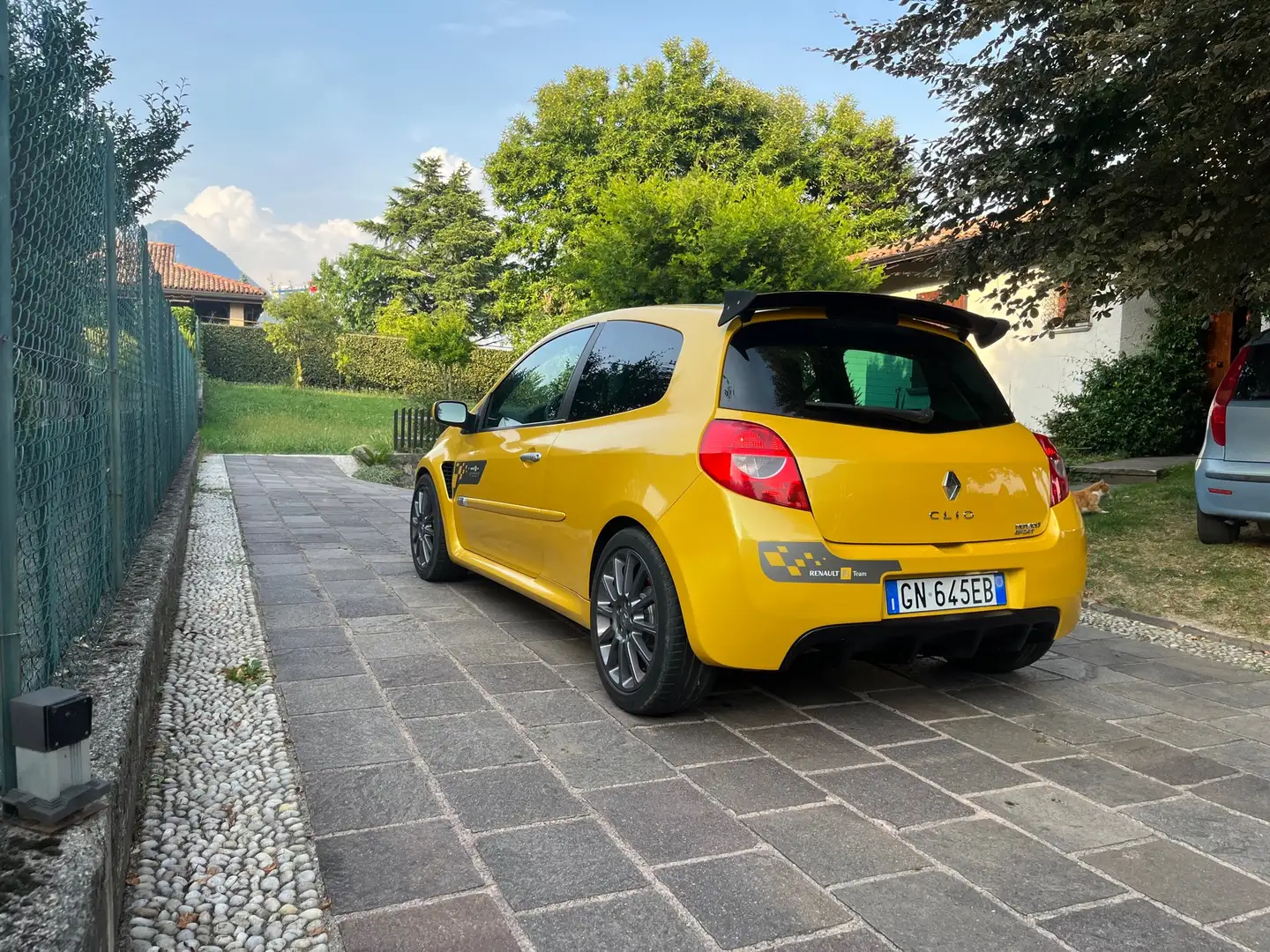 Renault Clio 3p 2.0 16v F1 Team 200cv Giallo - 2