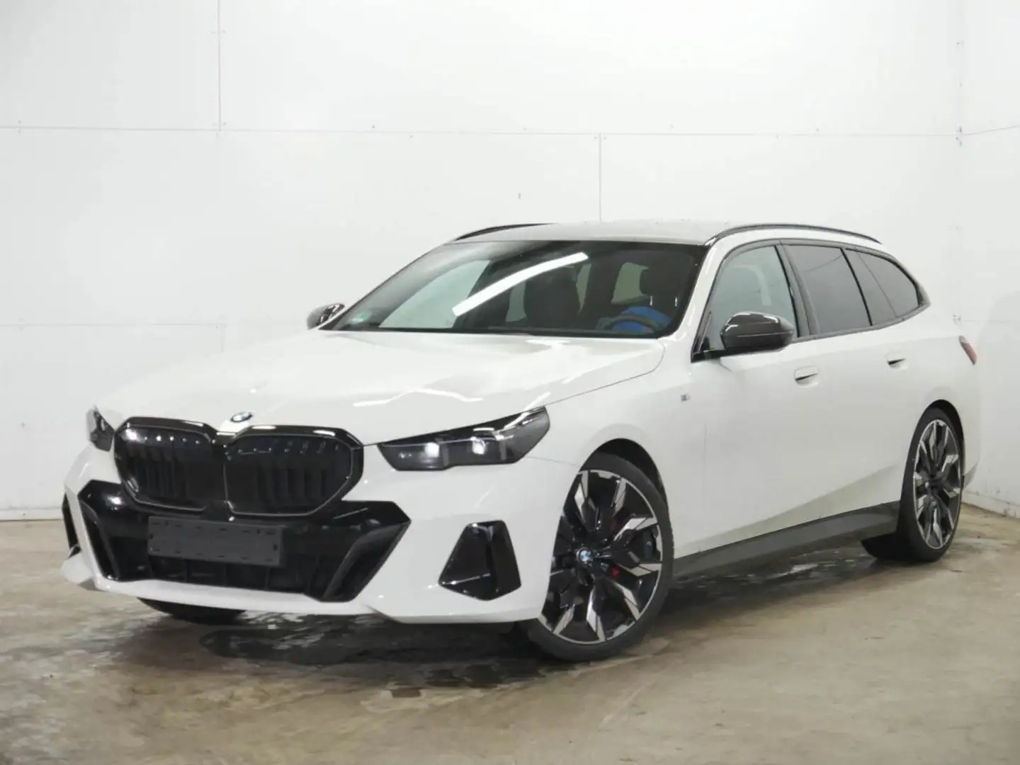 BMW 520 d T.M Sport Pro Carbon IntAktivL.PanoD.AHK21" Weiß - 2