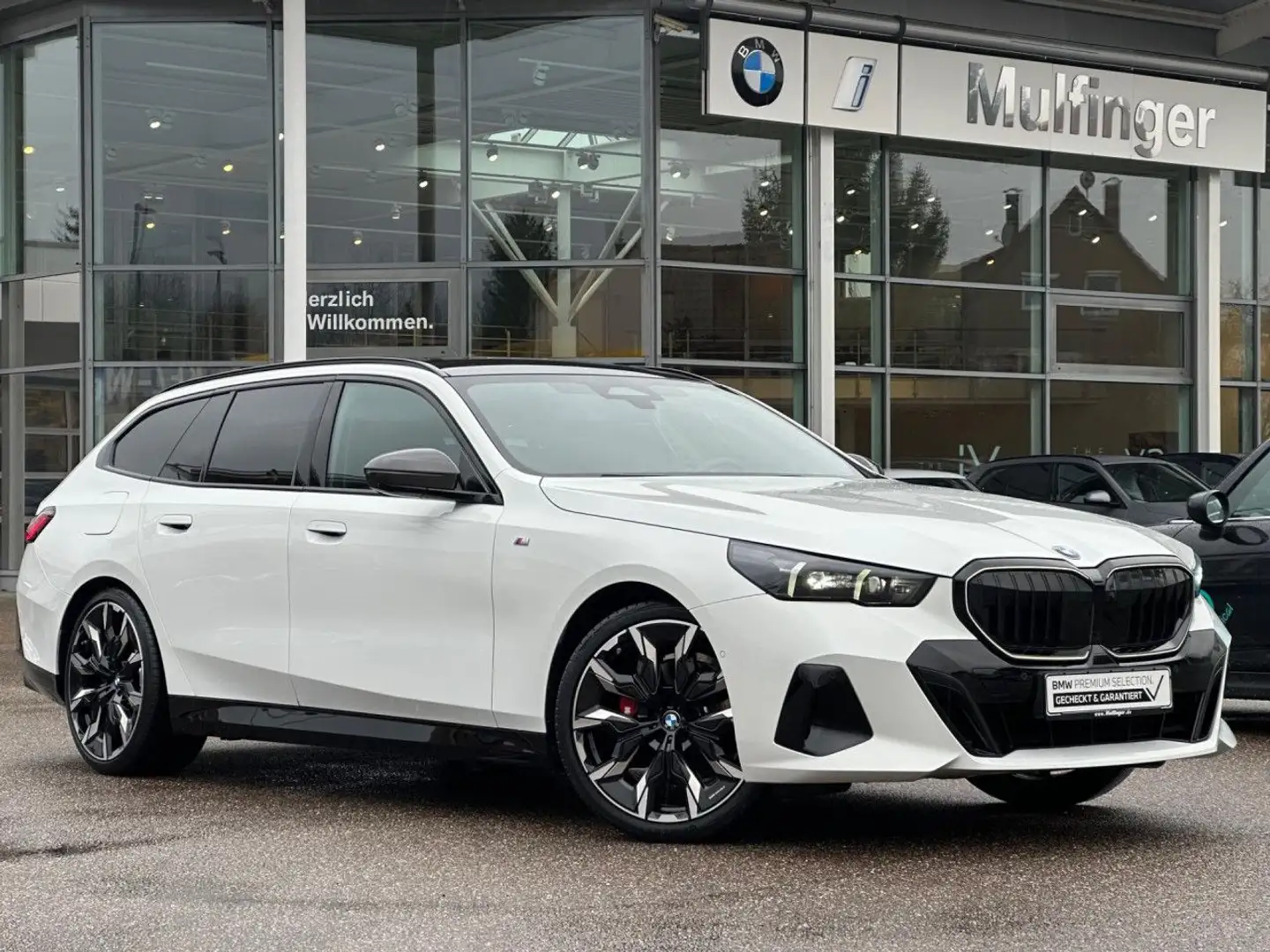 BMW 520 d T.M Sport Pro Carbon IntAktivL.PanoD.AHK21" Weiß - 2