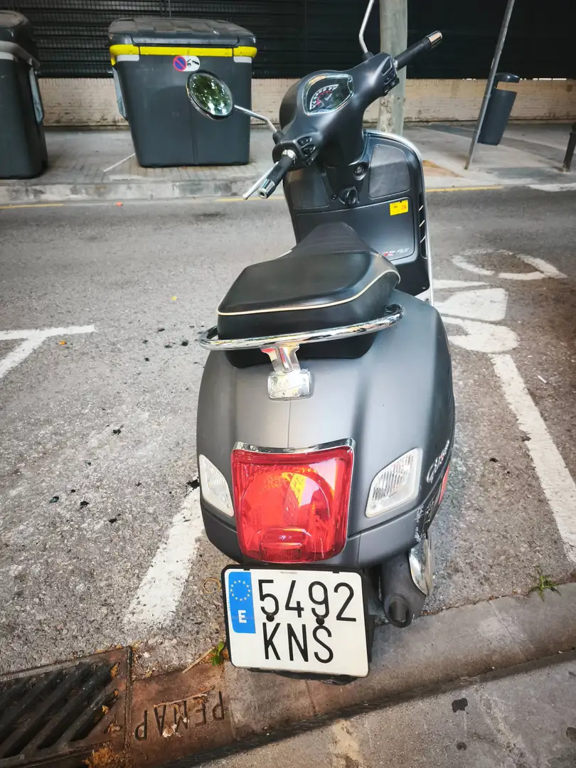 Vespa GTS Super 125 Negro - 2