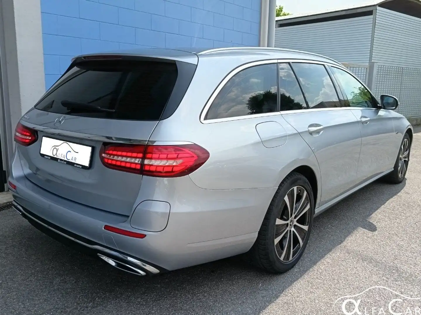 Mercedes-Benz E 300 de 4Matic Auto EQ-Power Sport Zilver - 2