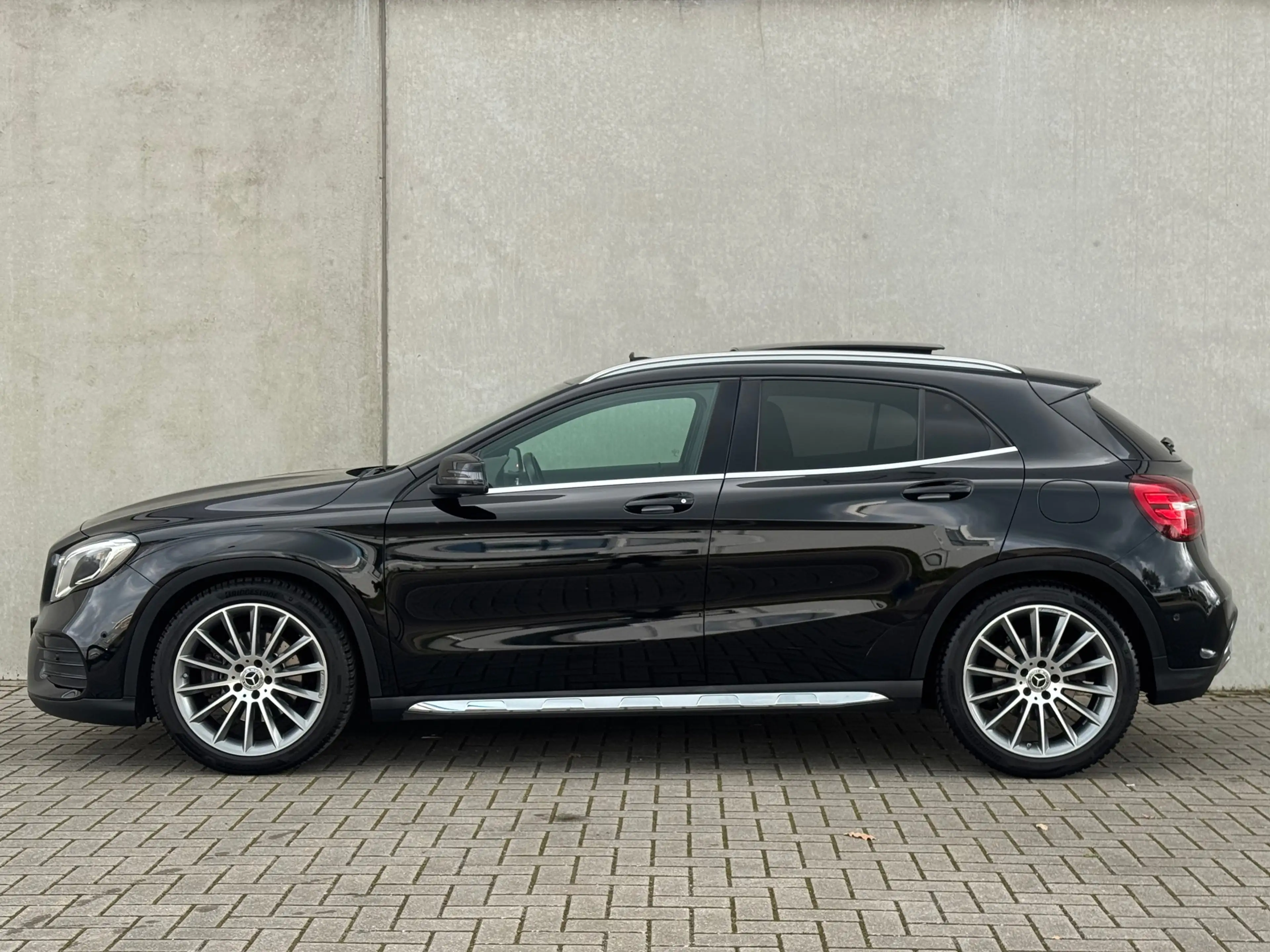 Mercedes-Benz GLA 250 AMG 4Matic Premium Plus PANO DAK TREKHAAK — photo 4
