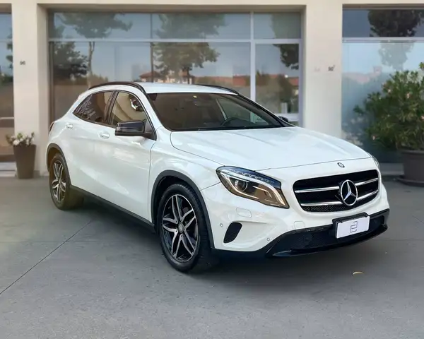 Mercedes-Benz GLA 200