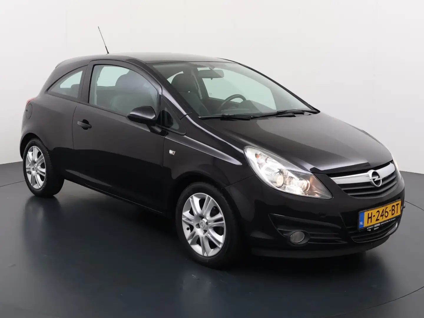 Opel Corsa 1.4-16V | airco | stoelverwarming | Onderhoudsboek Zwart - 2