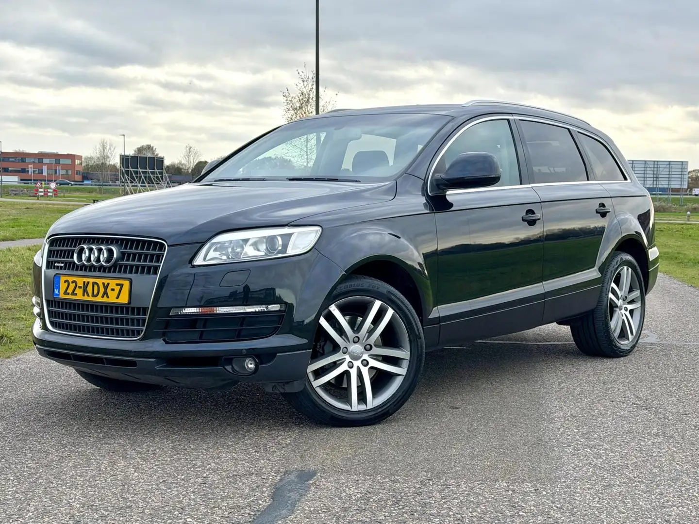 Audi Q7 4.2 FSI quattro 7 Pers | Bose | Navi |Youngtimer! Zwart - 1