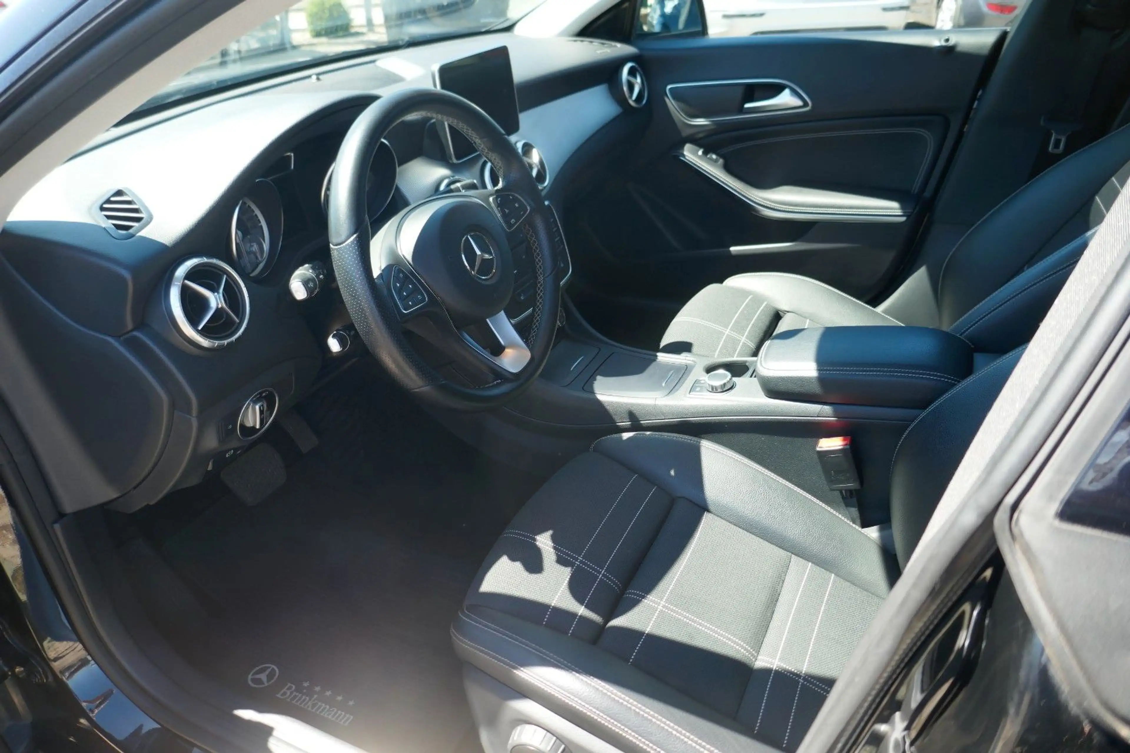 Mercedes-Benz CLA 220 CLA 220 d 4MATIC DCT Shooting Brake BI-XENON — photo 9
