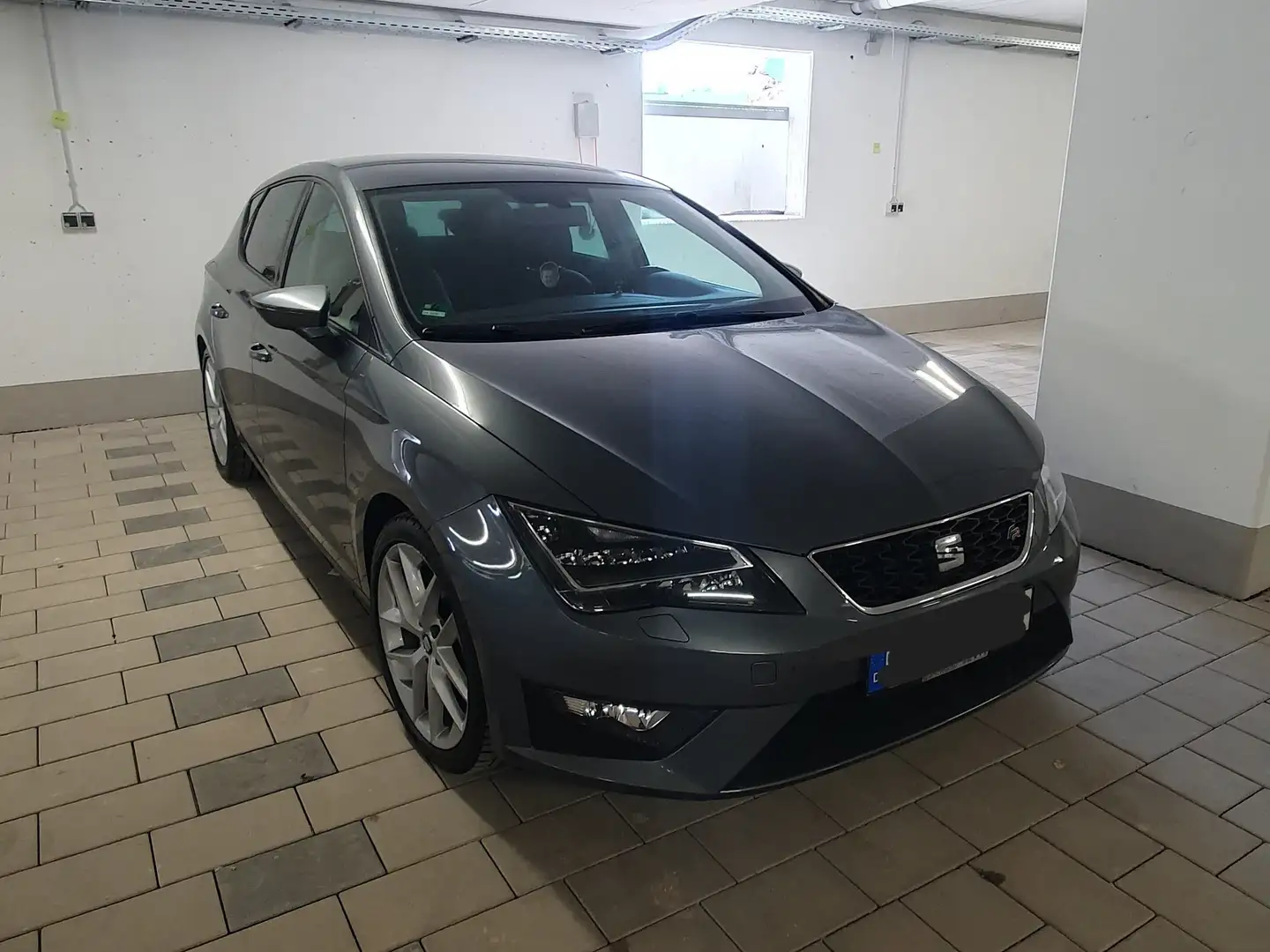 SEAT Leon Leon 1.8 TSI Start Grau - 1