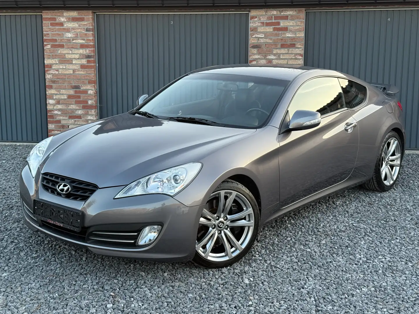Hyundai Genesis Coupe 3.8i V6 303Ch ( 54.594Km ) 1er propriétaire Gri - 2