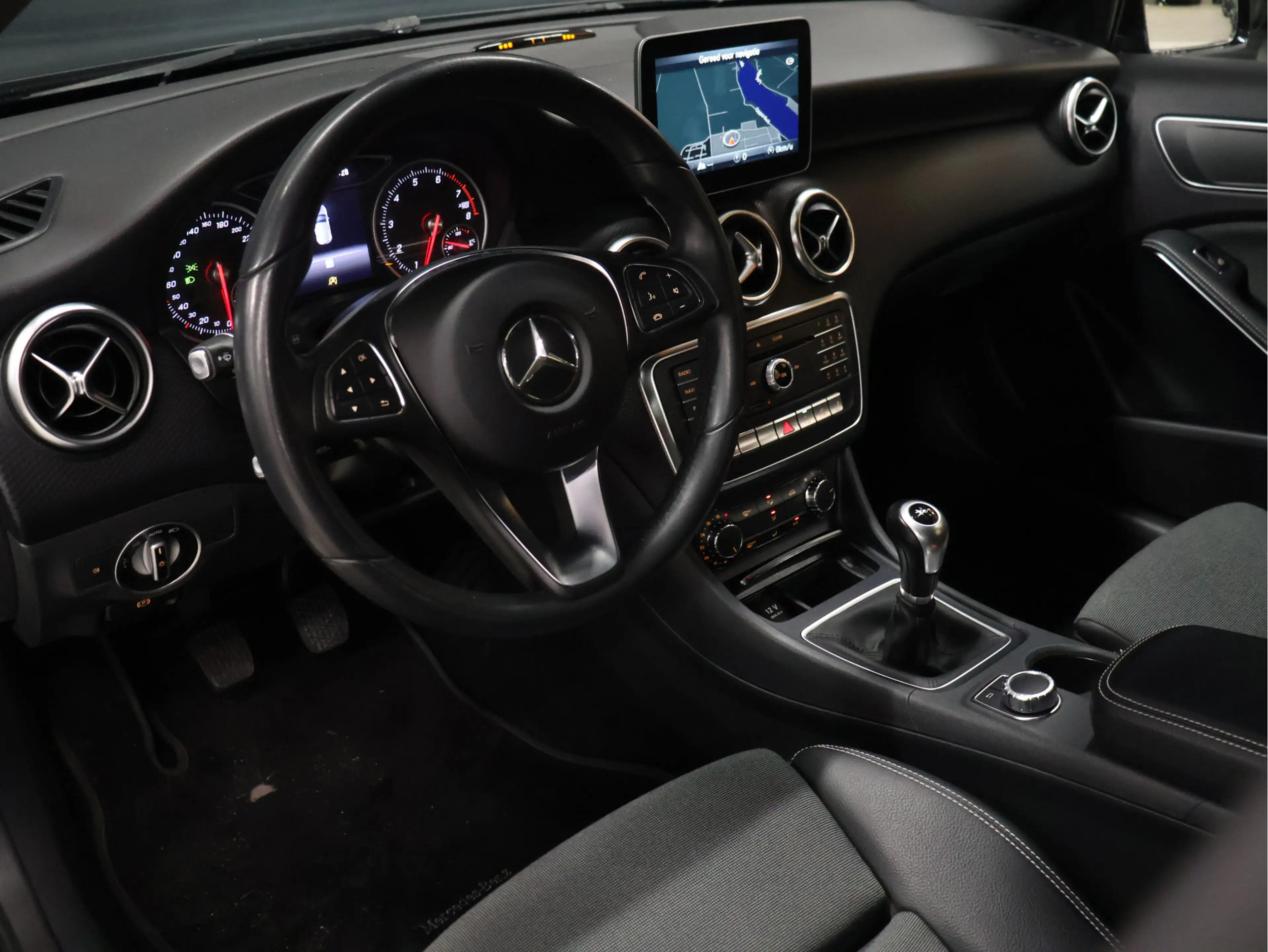 Mercedes-Benz A 180 BlueEFFICIENCY Business [CRUISECONTROL, STOELVERWA — photo 6