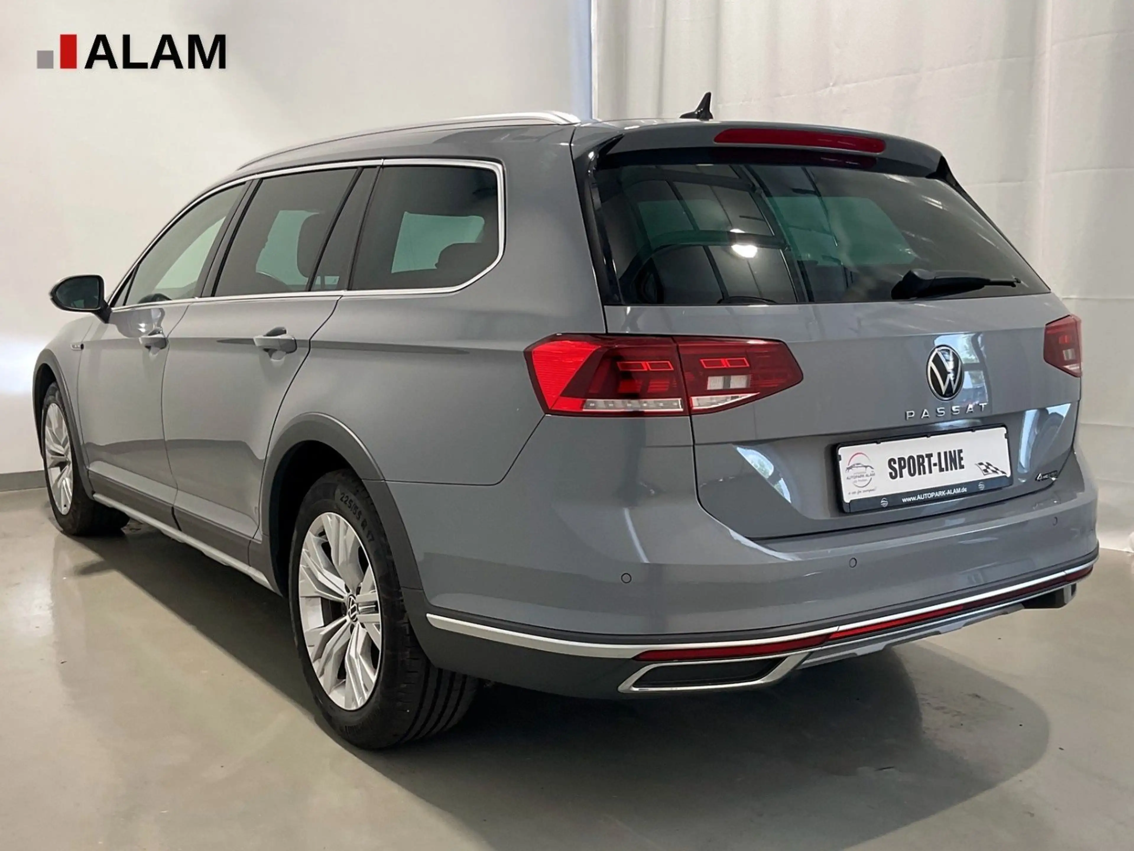 Volkswagen Passat Alltrack Passat Var Alltrack 4Motion ACC Lane Rear View — photo 3