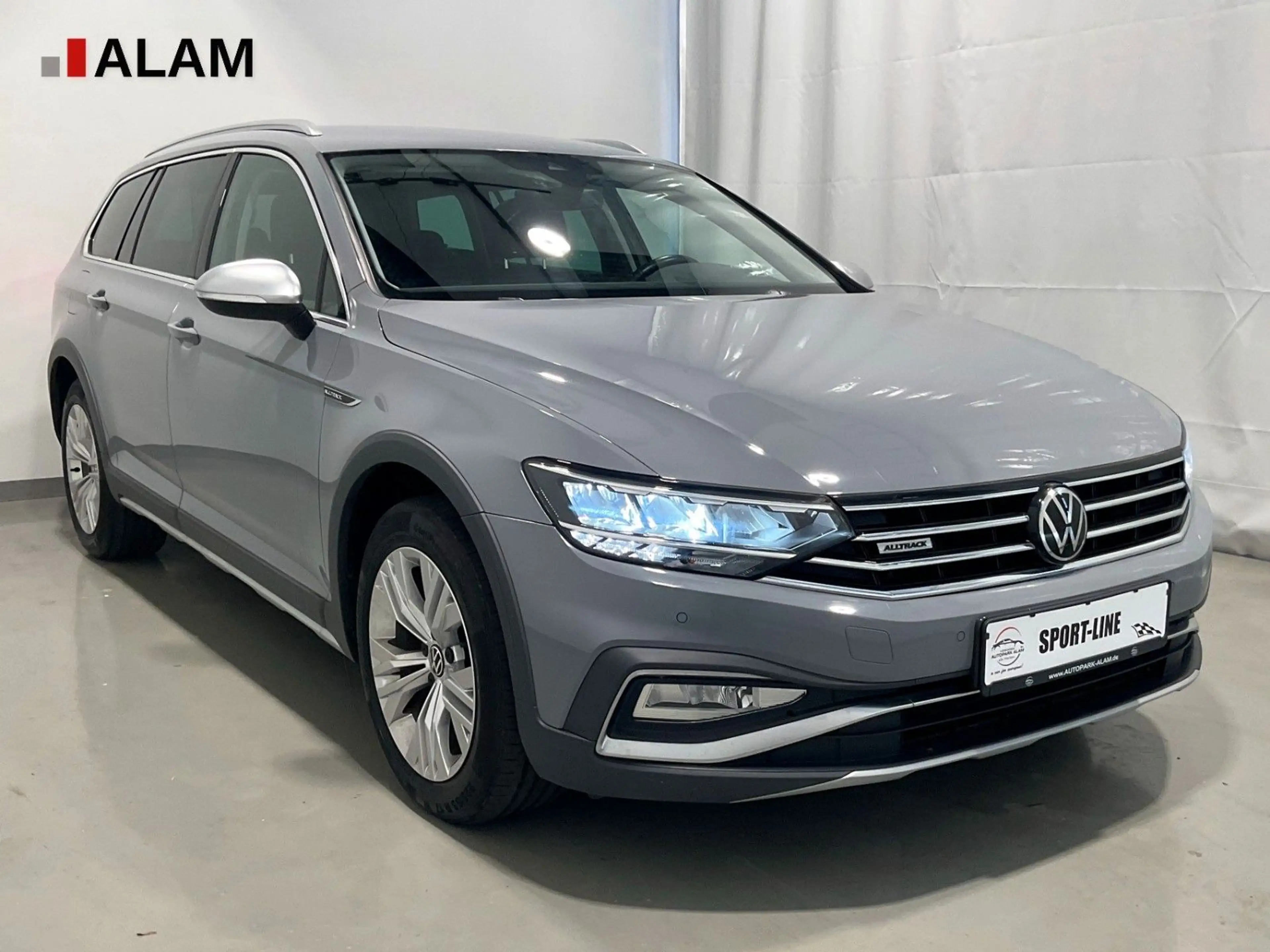 Volkswagen Passat Alltrack Passat Var Alltrack 4Motion ACC Lane Rear View — photo 5