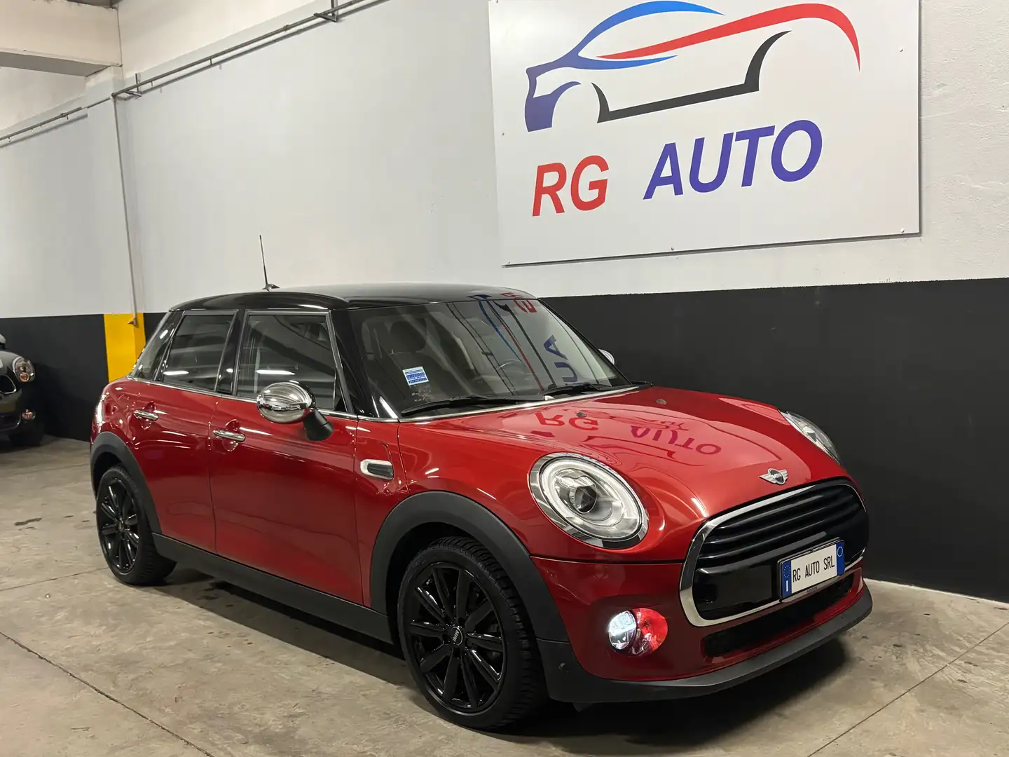 MINI Cooper D MINI Mini 5 porte 1.5 Cooper D HYPE Rouge - 1